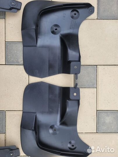 Брызговики Тойота Ланд Крузер 200