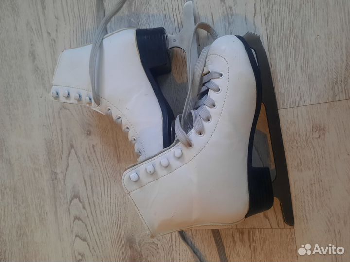 Коньки фигурные 37 размер