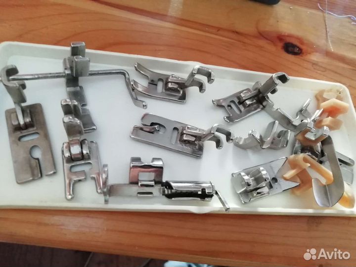 Иглы двойные для швейных машин и лапки. СССР