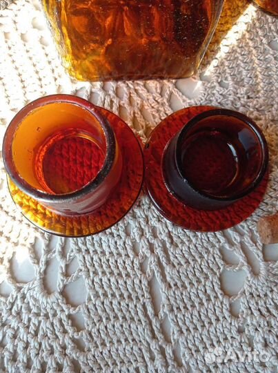 Старина, винтаж медового цвета стеклянные банки