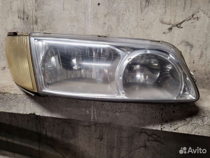 Передняя правая фара Hyundai Starex