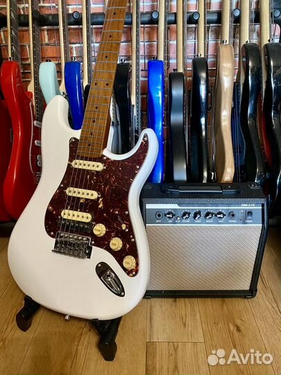 Электрогитара под Fender HSS + Комбик 15 Ват