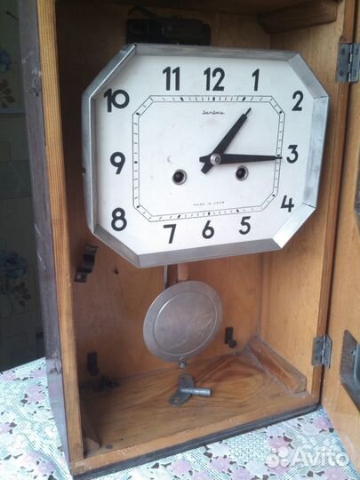 Часы настенные с боем Янтарь