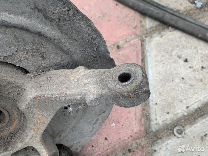 Правый кулак Renault Logan 1