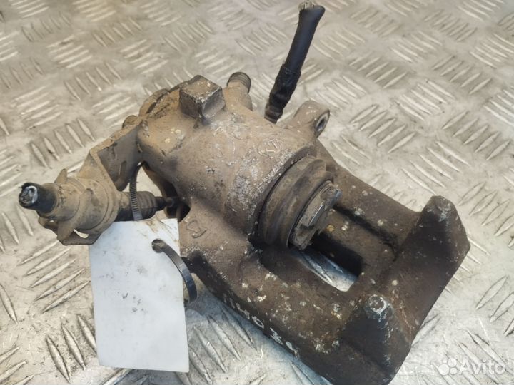 Суппорт задний левый Volkswagen Golf IV