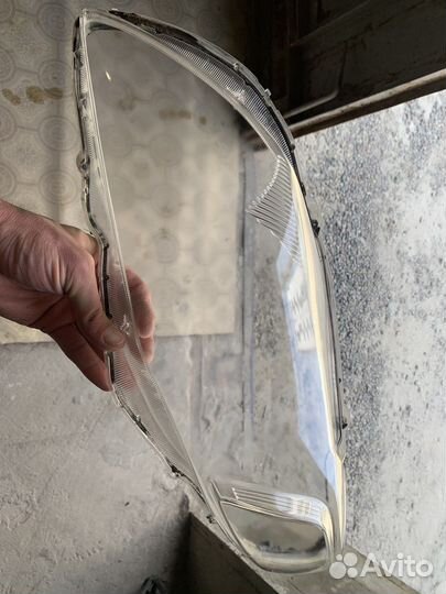 Стекло фары левое Тойота корола 120