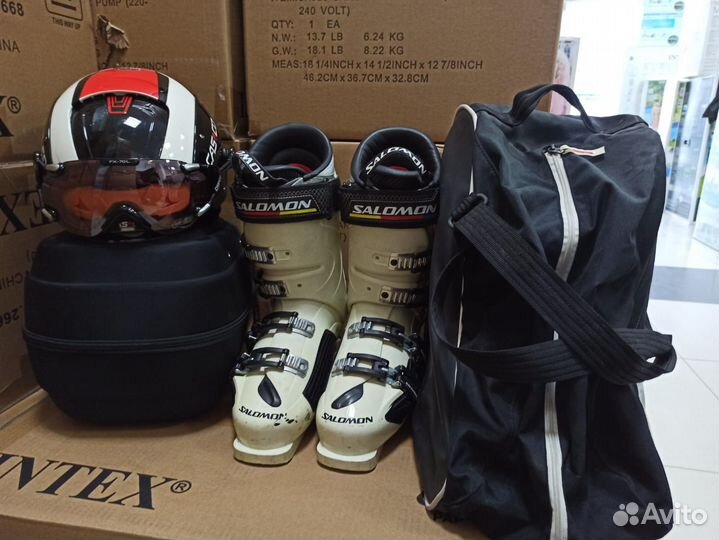 Горнолыжный шлем с очками