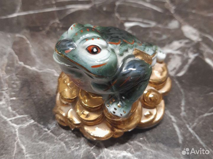 Статуэтка лягушка
