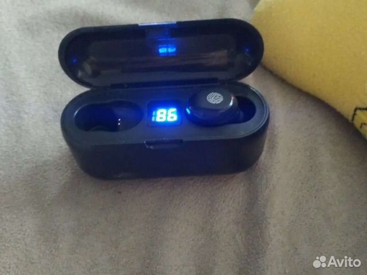 Беспроводные наушники (на детали)