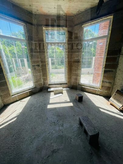 Дом 180 м² на участке 4 сот.