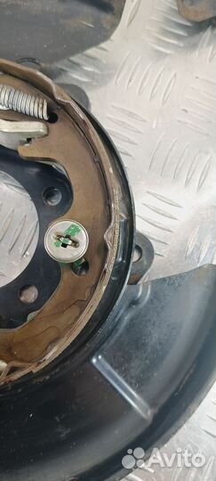 Кожух заднего тормозного диска Toyota Camry 40