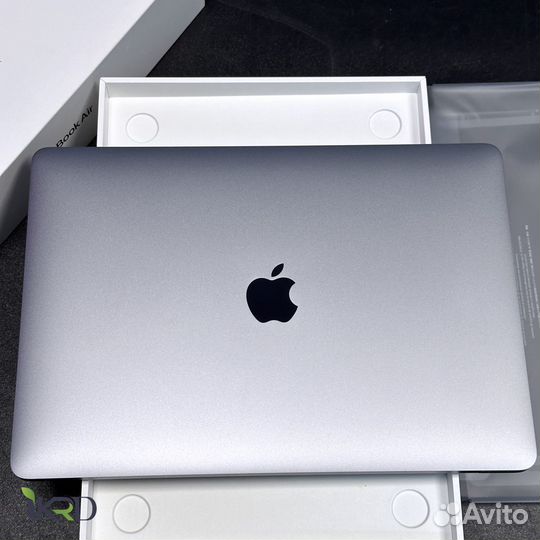 MacBook Air 13 M1 (8/256) 8 циклов