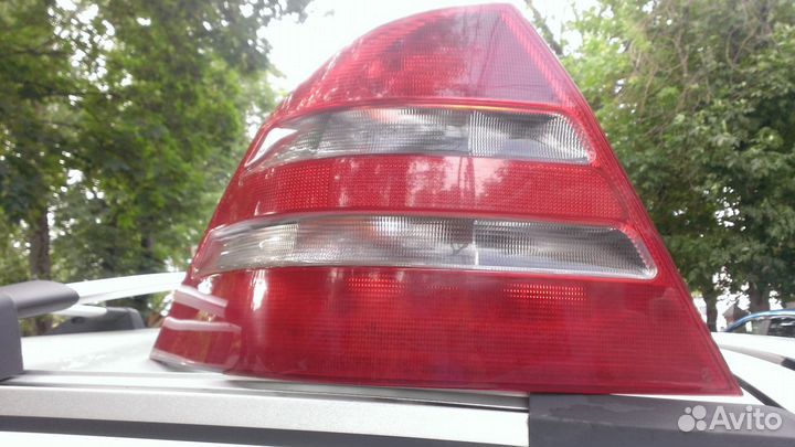 Mercedes-Benz W220 задний фонарь 255121L