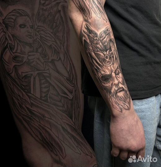 Модель на татуировку. Тату-салон