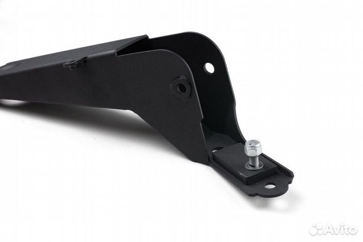 Кронштейны крепления реактивных тяг Nissan Skyline