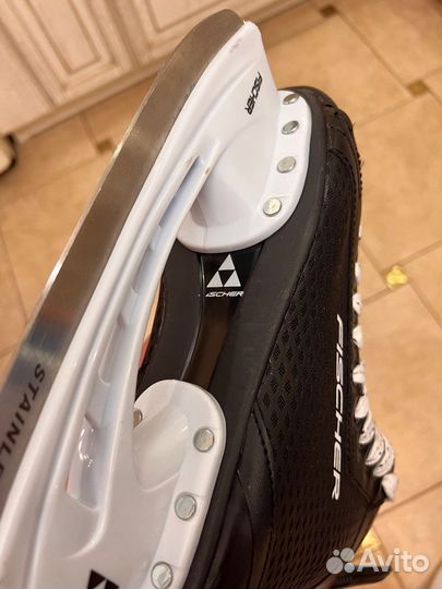 Коньки Хоккейные Fischer CT150 SR, черные