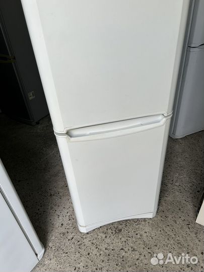 Холодильник Indesit