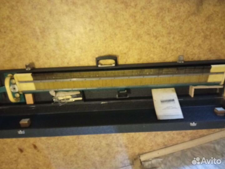 Плосковязальная ручная машина 