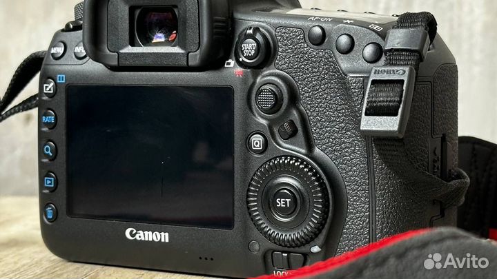 Зеркальный фотоаппарат canon 5D mark4