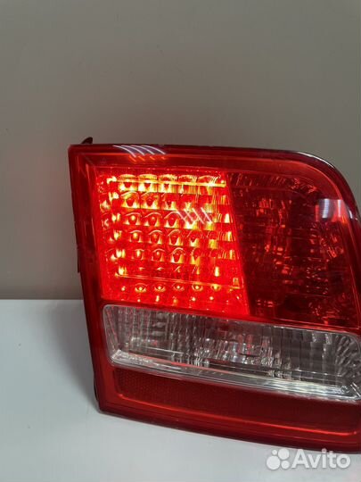 Фонарь левый в крышку Ауди А8 4Е Д3