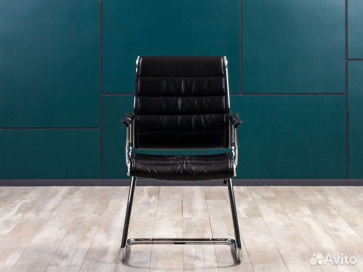 Кресло для конференц зала