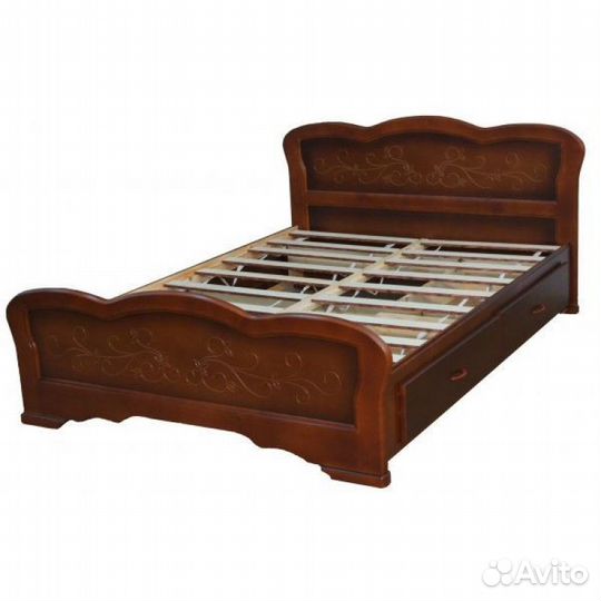 Красивая кровать из массива сосны