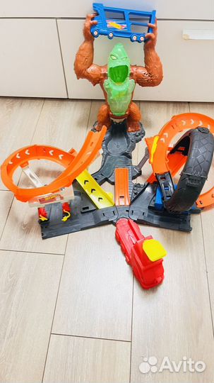 Трек хот вилс «удар ядовитой гориллы«