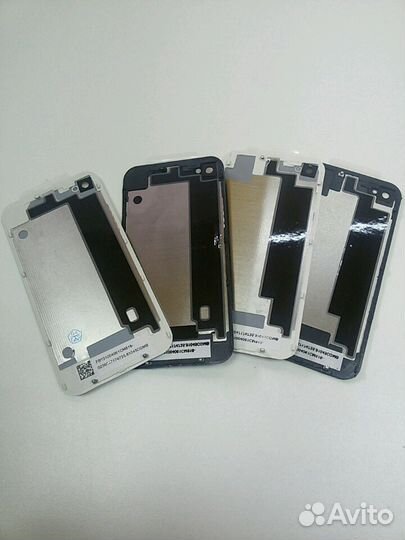 Задние крышки iPhone 4/4s(черные/белые)
