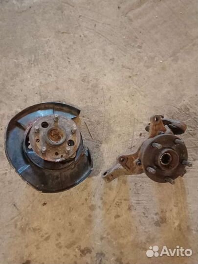 Ступица с кулаком в сборе тойота камри 55