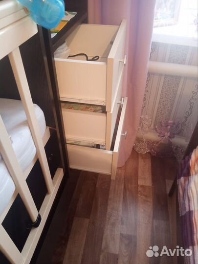 Детская кроватка с маятником и ящиком