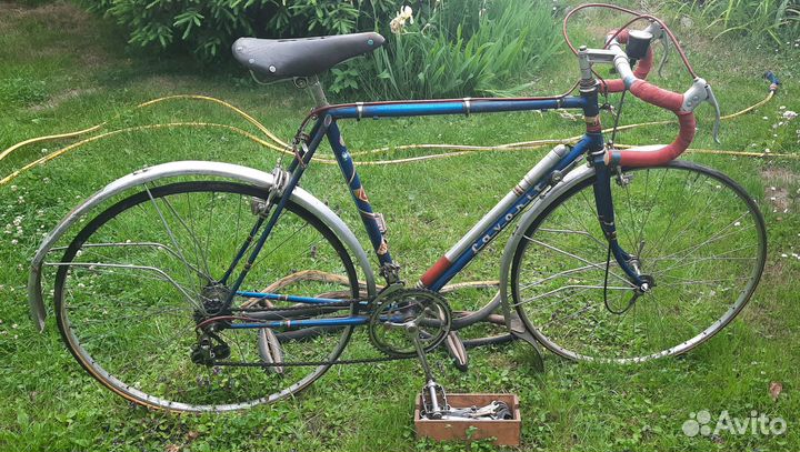 Древний шоссейный велосипед Favorit