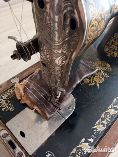 Швейная машинка по коже