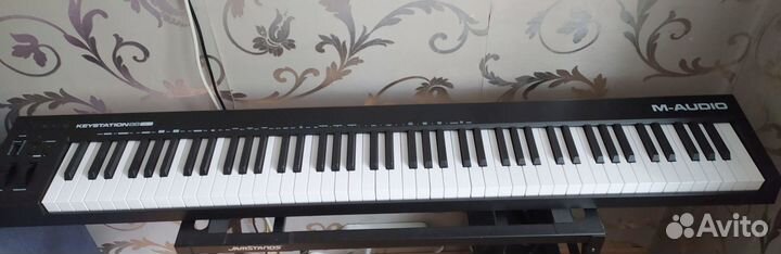 M-Audio Keystation 88 MK3 + M-Audio SP-1