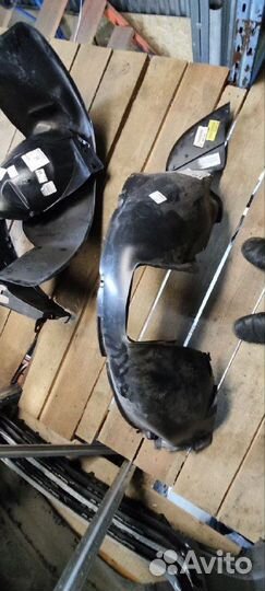 Подкрылок левый Volkswagen Transporter