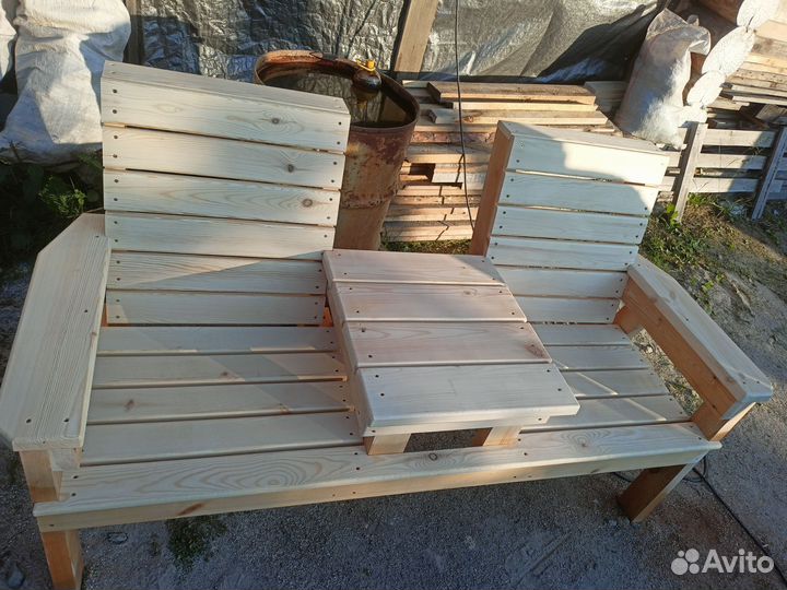 Скамья со столиком для двоих