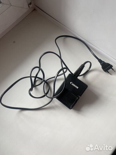 Зарядное устройство canon