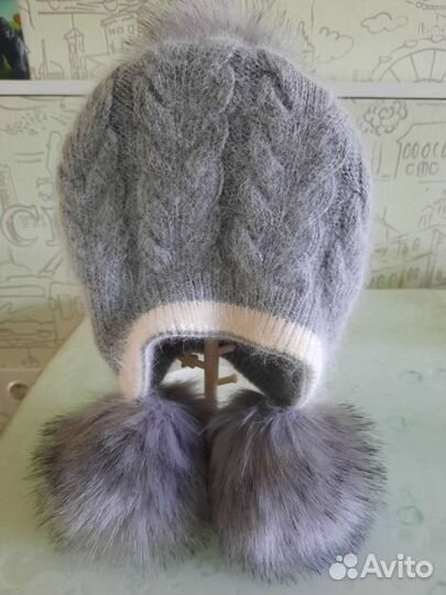 Шапка для девочки натуральные меховые помпоны