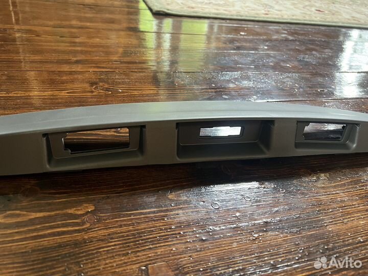 Nissan qashqai накладка крышки багажника