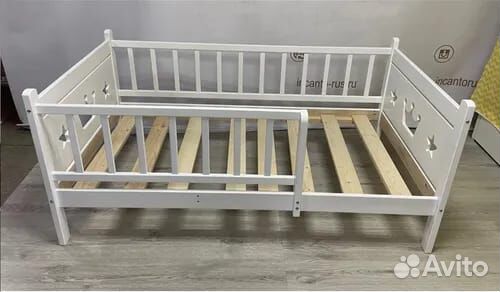 Кроватка Лисенок с бортиком из натурального дерева