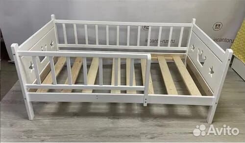Кроватка Лисенок с бортиком из натурального дерева