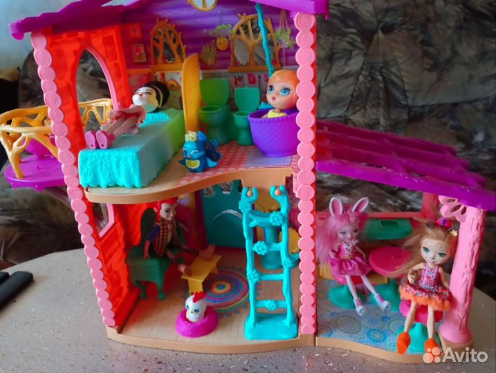 Домик для кукол Enchantimals с куклами и мебелью