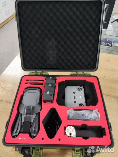 Квадрокоптер DJI Mavic 3 с тремя батареями