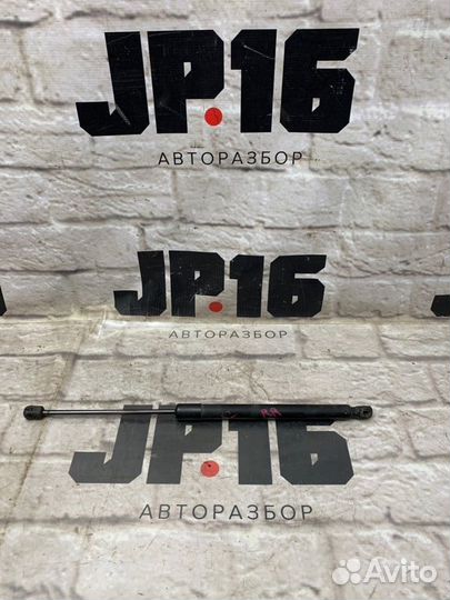 Амортизатор двери багажника задний левый Audi Q7