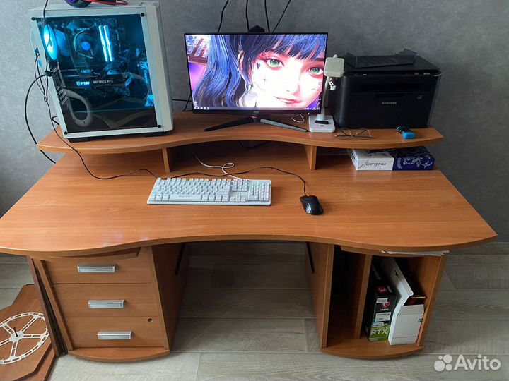 Компьютерный стол