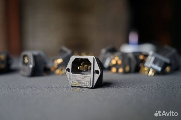 Аппаратный разъем IEC (сетевая розетка, inlet)