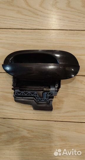 Правая наружняя дверная ручка на BMW e39