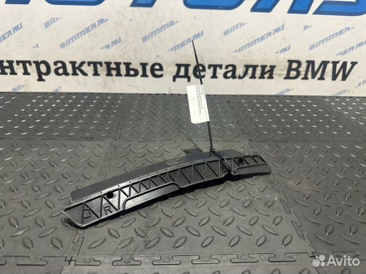 Прижим звукоизоляции щита передка правый Bmw Е84