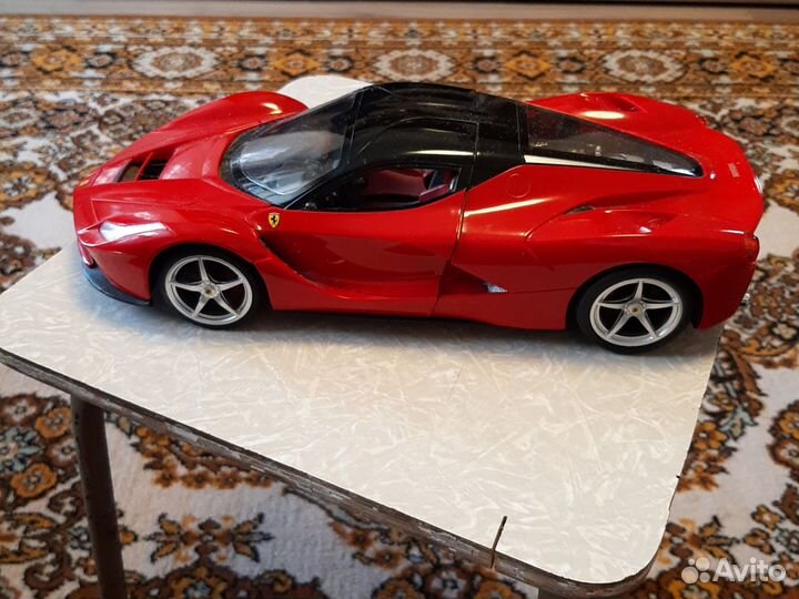 Машина на радиоуправлении Ferrari