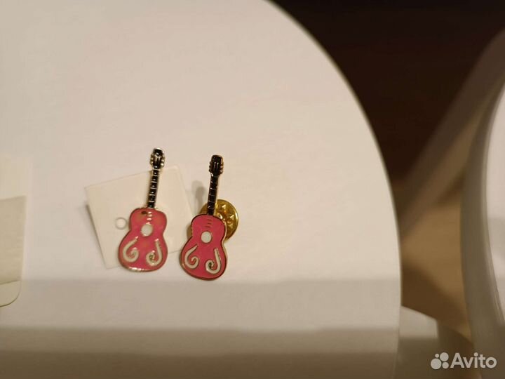 Значки гитара, единороги, свинка Пеппа