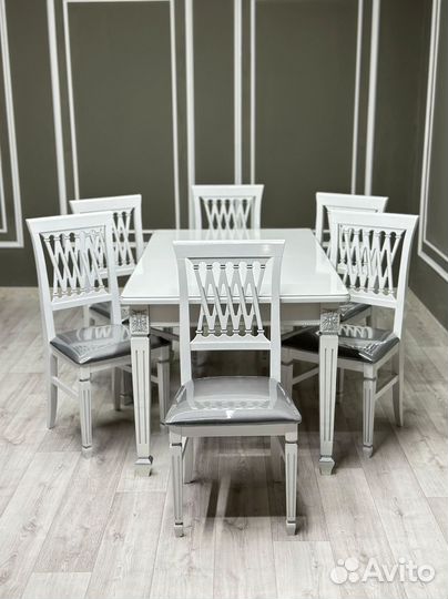 Стол обеденный. В наличии